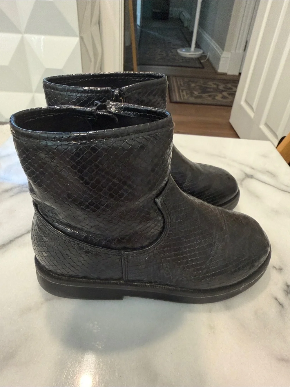 Zara TG Size 10 Black Croc Textured Ankle Boots